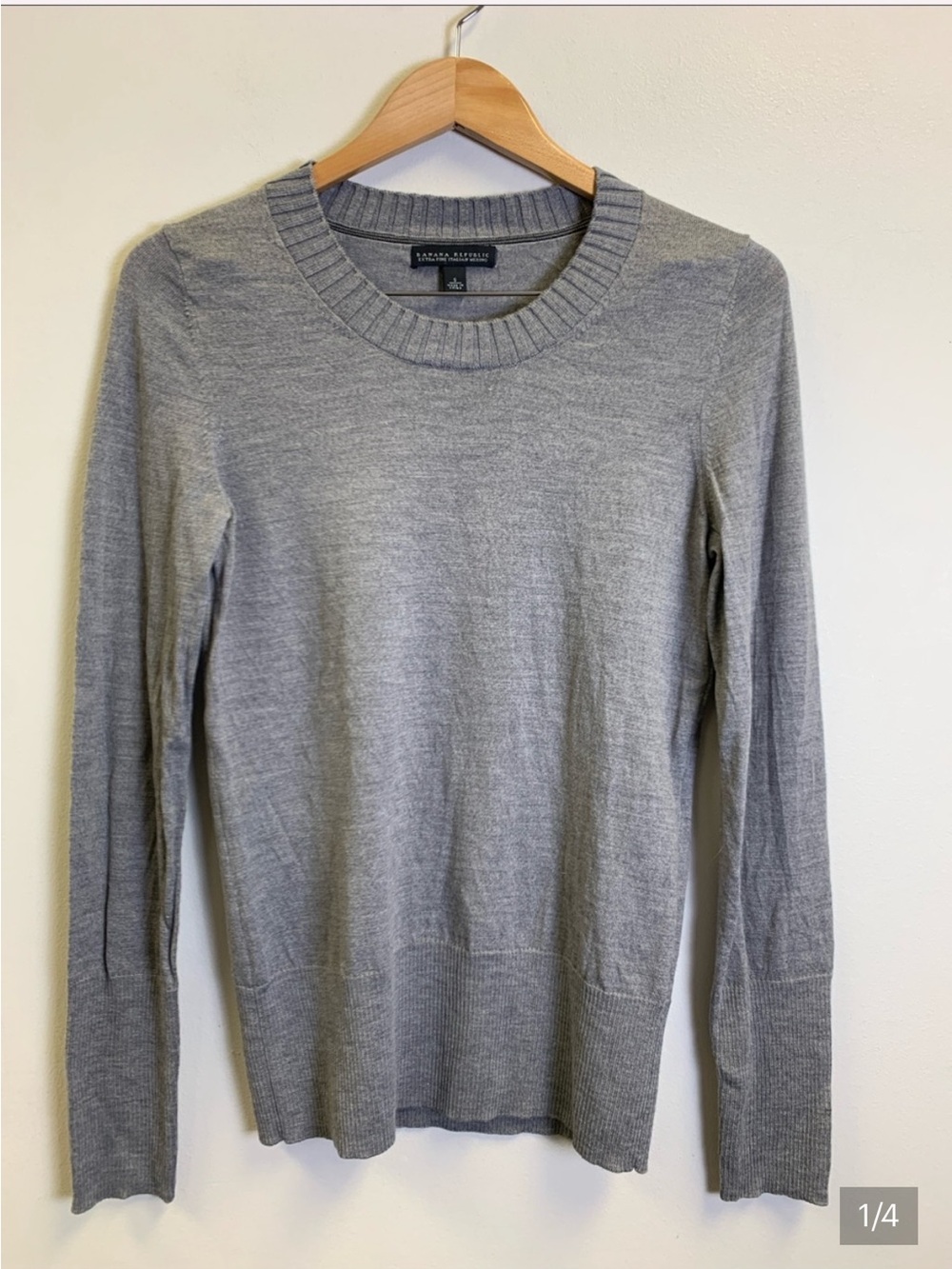 Banana Republic extra fine italian merino Sweater
